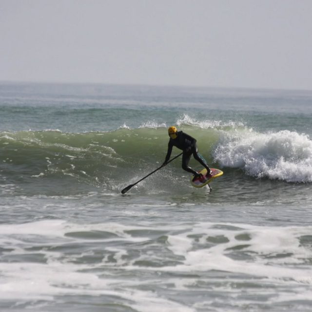 FOILING - Stand up paddle 

🌊 La session du 8 avril 
📷 @mistermi29 🙏🏻🤙🏻

☀️ C'est un avant goût d'été que nous avons eu aujourd'hui ! 24°, vent quasi nul off-shore et une longue houle plutôt ronde parfaite en foil.

➡️ En Furious (7' x 95 litres), confort et stabilité à l'arrêt pour attendre les plus belles séries, et une bonne glisse pour remonter au peak et partir au take-off en avance sur le creux.

⬇️ Pour performer sur les meilleures vagues du jour, j'ai choisi un foil un peu plus petit que d'habitude, en 970-38 ( Goliath de @select.fins )

🥷🏻 Mode "ninja" obligatoire, il faisait chaud là dessous.... Merci @sooruzofficial  pour les protections. 

#overheadexperience #overheadboards #overheadcoaching #foil #standuppadle