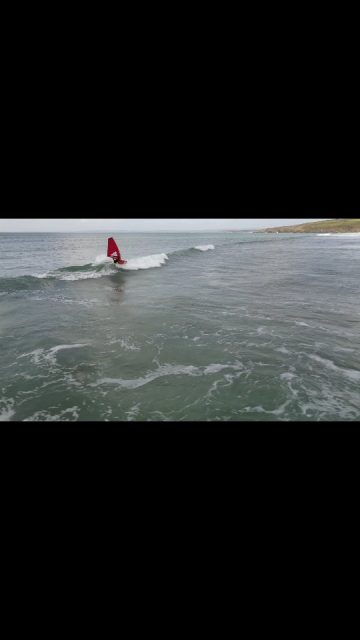 SURF A VOILE - Une de plus !

La session du 16 avril 
🎥 @loicolivierphoto 

💶 Tout le monde réfléchit deux fois avant de se déplacer sur un spot. Nos créneaux de navigation sont aujourd'hui plus précieux que jamais.

😃 Savoir qu'avec son flotteur, il est possible d'aller sur l'eau avec ou sans vent, avec ou sans vague, avec ou sans foil, en wind, en sup ou en wing, cela change la perception du problème.

🌬️ 10 nds side
🌊 1m +
✅ Action 
✅ Plaisir 

☝🏻 Profiter des conditions et de son matériel à chaque  opportunité est un choix. 

#overheadexperience #overheadcoaching #overheadboards #surfsailing #surfavoile