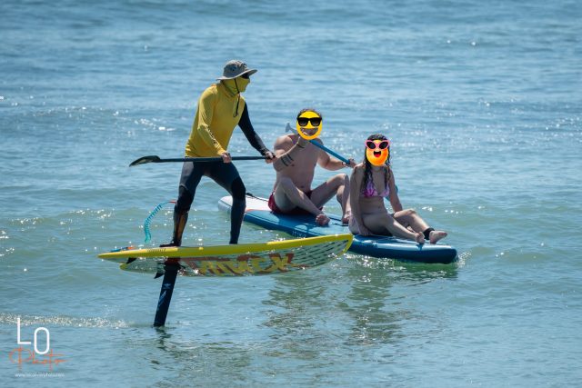 SUPFOIL - Contraste estival

🌊 La session du 25 mai 
📷 @loicolivierphoto 

😇 J'adore cette image 😀 
Deux styles bien distincts dans la discipline stand-up-paddle.
Chacun savoure son moment comme il le souhaite.
L'important est de se faire plaisir sans gêner les autres, de partager l'instant, le spot, cette belle journée.
Des fois, c'est moi qui suis à sa place avec Mahina sur ma planche, mais aujourd'hui je vole...

#overheadexperience